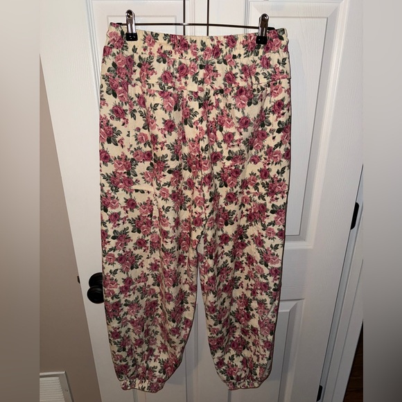 BiBi Pink Floral Women's Joggers - Picture 4 of 5